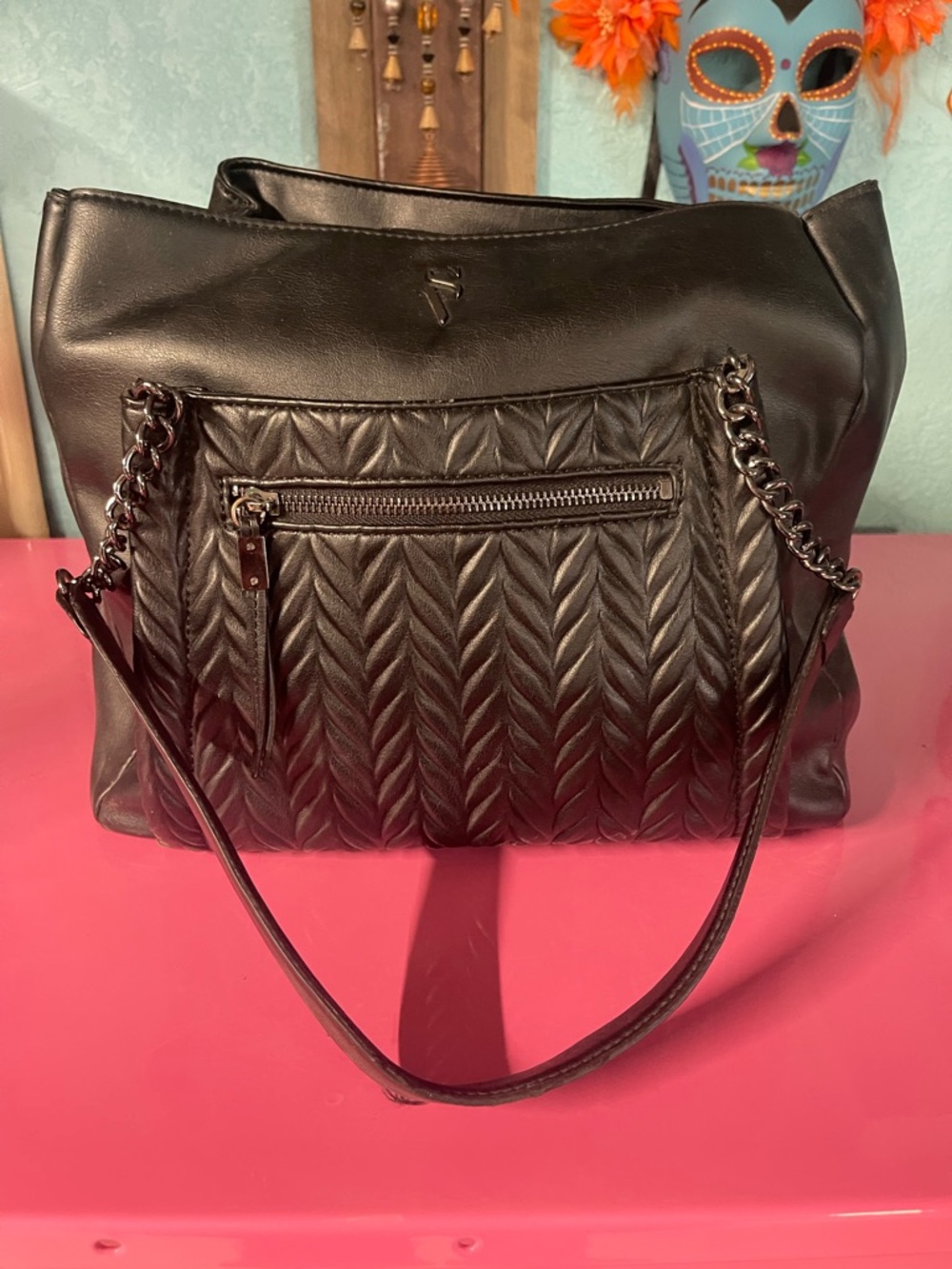 Vera Wang Black Quilted Leather Shoulder Bag with Chain Strap Accent